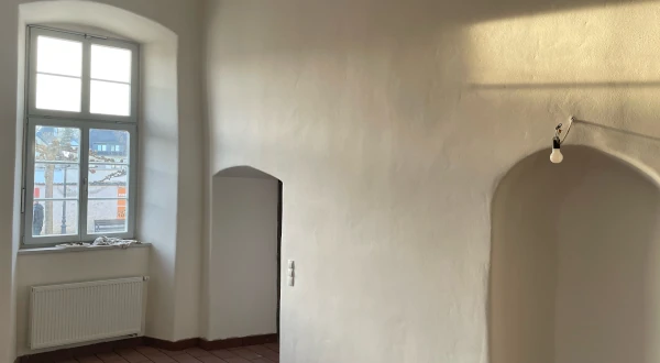 Lehmputz von Conluto in historischem Gebäude weiß gestrichen